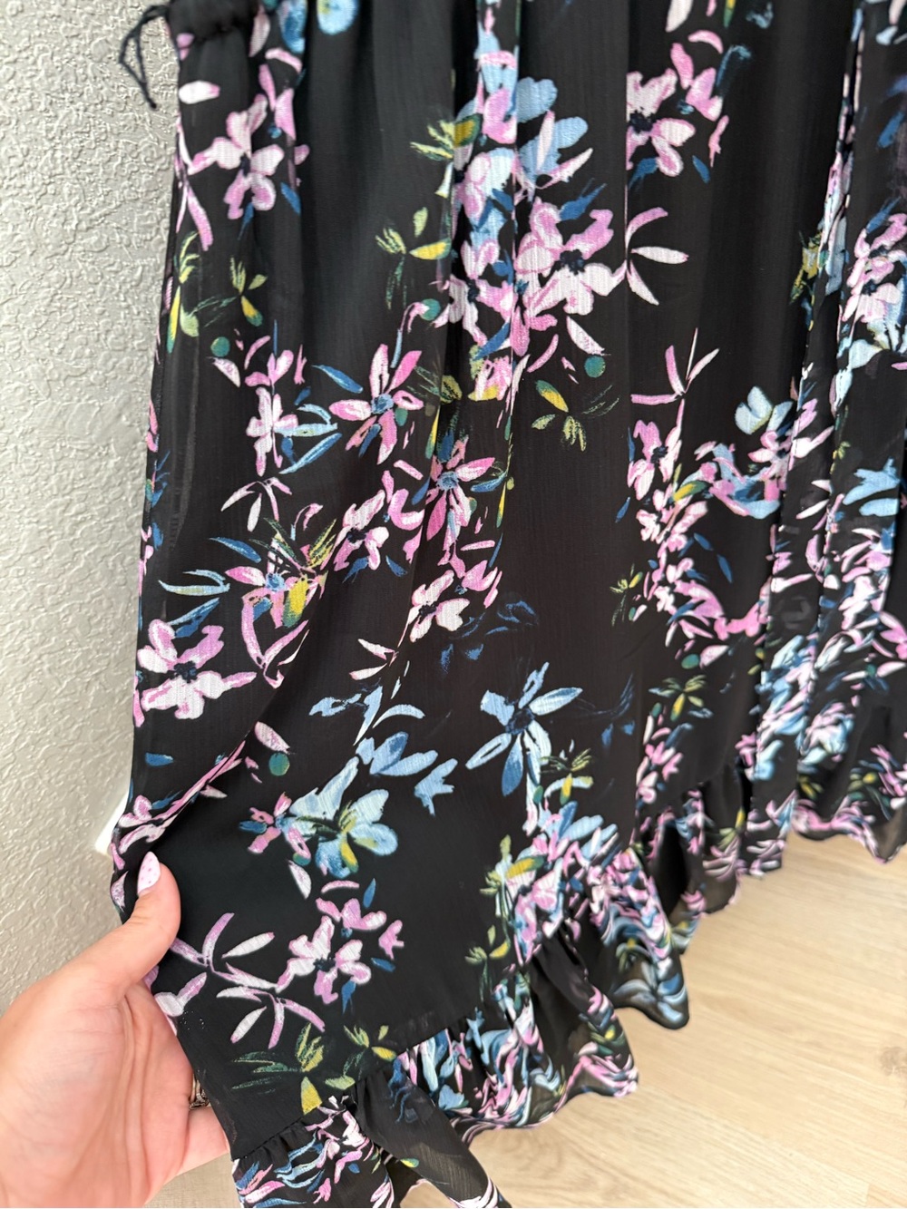 Jessica Simpson Maternity Floral Ruffle V-Neck Dress - Picture 3 of 4